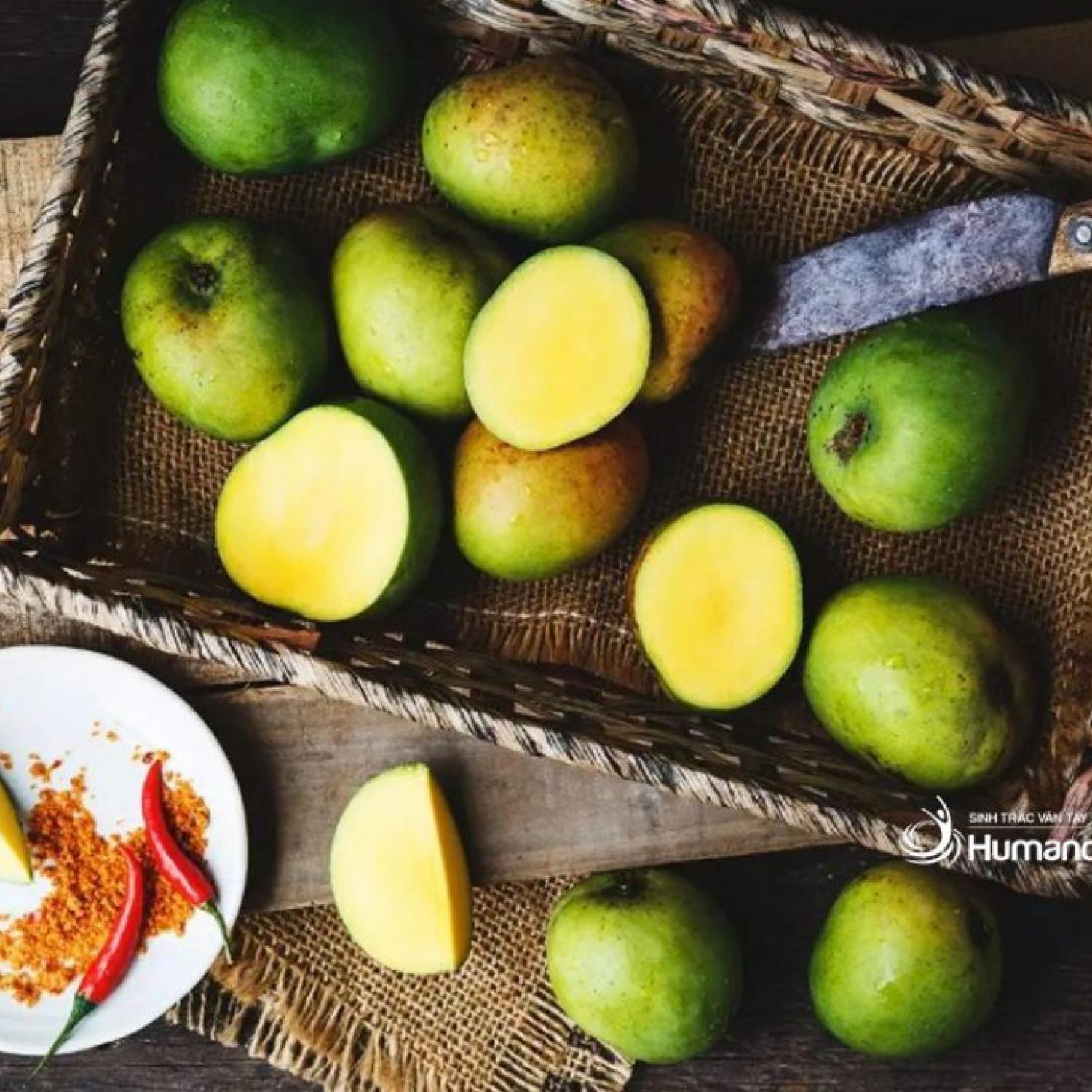 Mẹ thích ăn hạt xoài…?