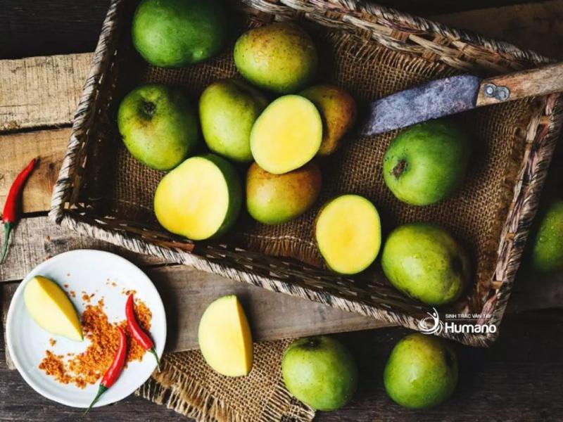 Mẹ thích ăn hạt xoài…?